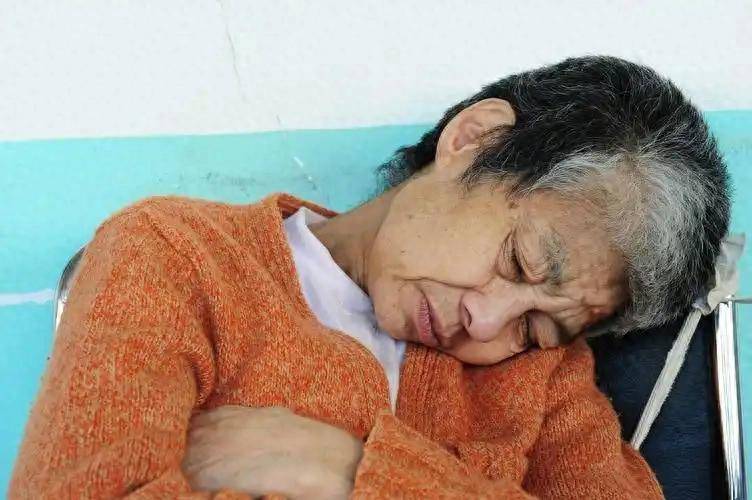 原创            脑梗去世的人越来越多！建议：2不喝、3不吃、2坚持，别大意！