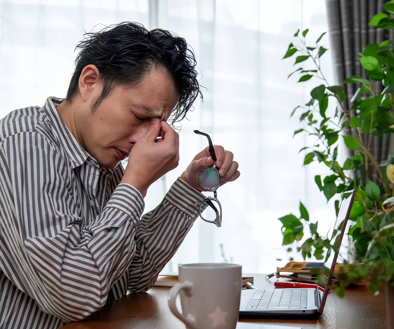 原创            男性也有更年期！身体出现4种症状，说明更年期综合征来临了