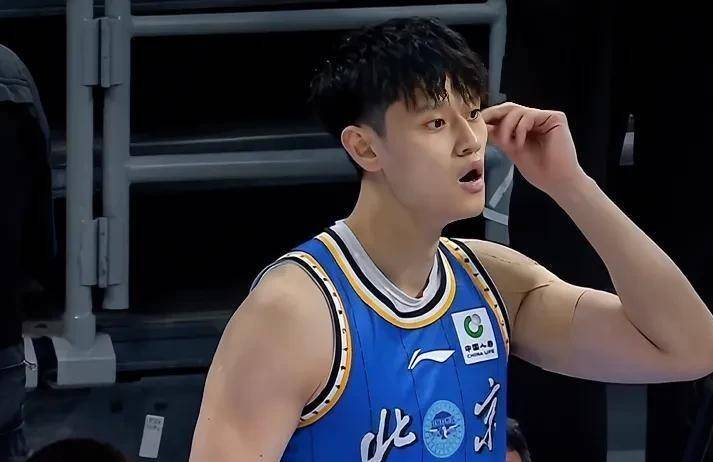 北京首钢男篮或将开启阵容大洗牌！范子铭无意离队，赵睿给出明确态度，三名外援人选基本敲定