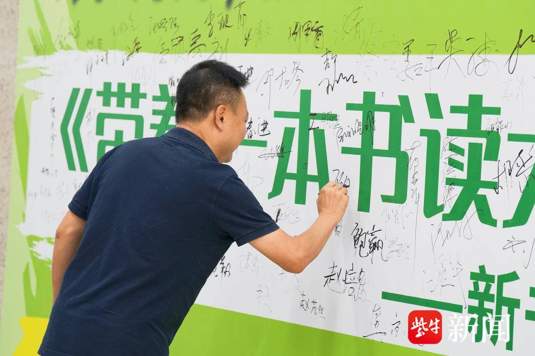 你了解大学吗？新书《带着一本书读大学》，以书为灯照亮大学成长之路