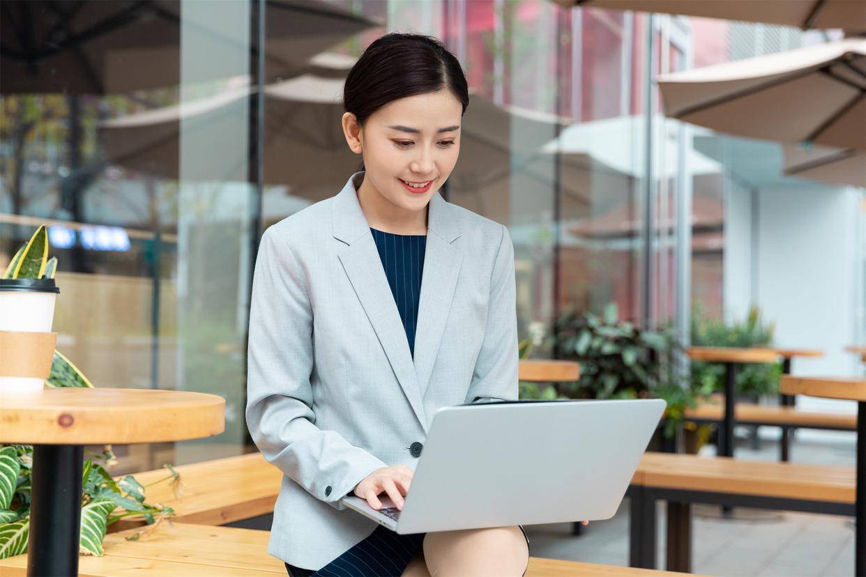 原创            女人不联系你，十有八九就是这个意思