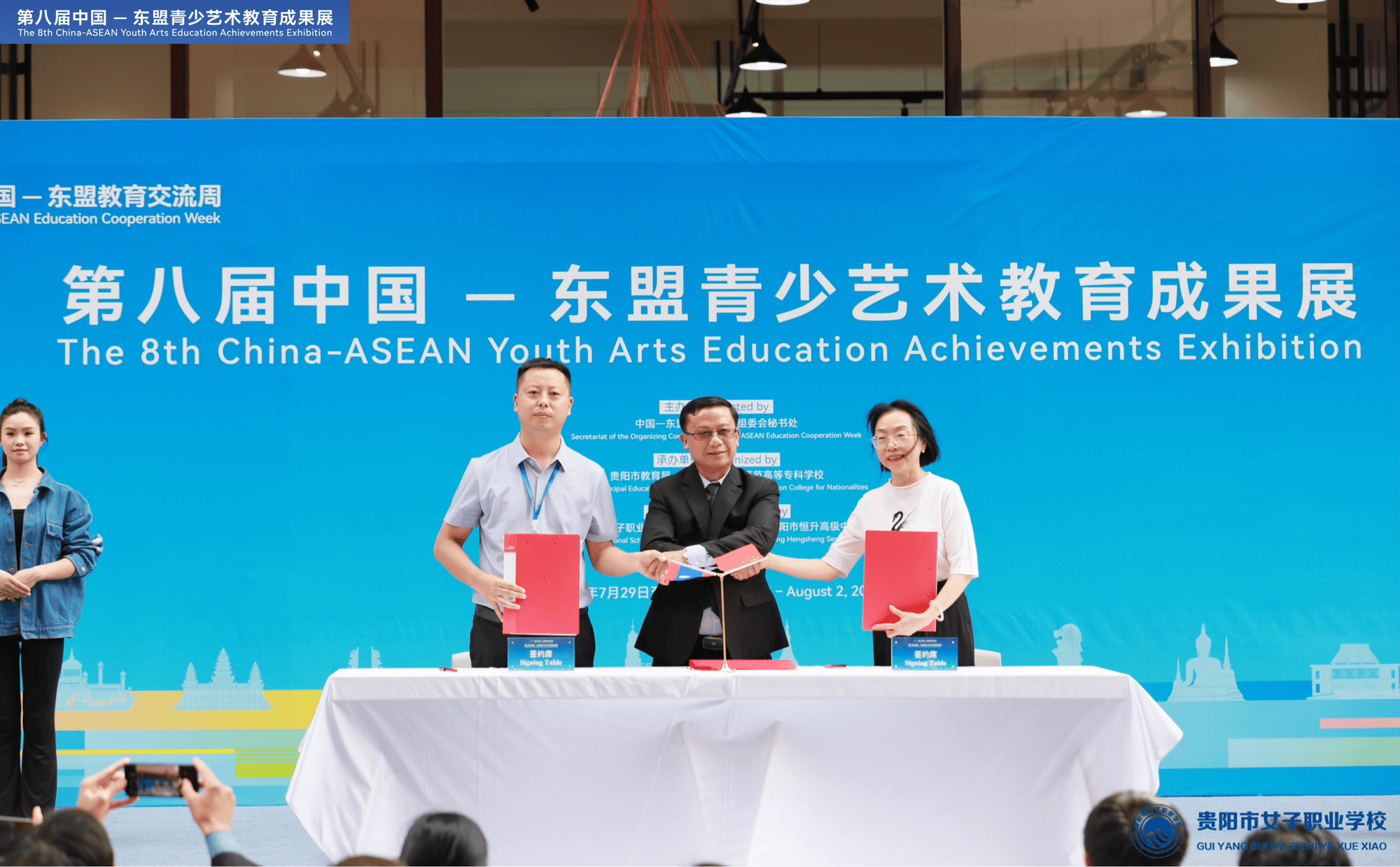 黔东南职院携银绣染非遗亮相第八届中国—东盟青少年艺术教育成果展