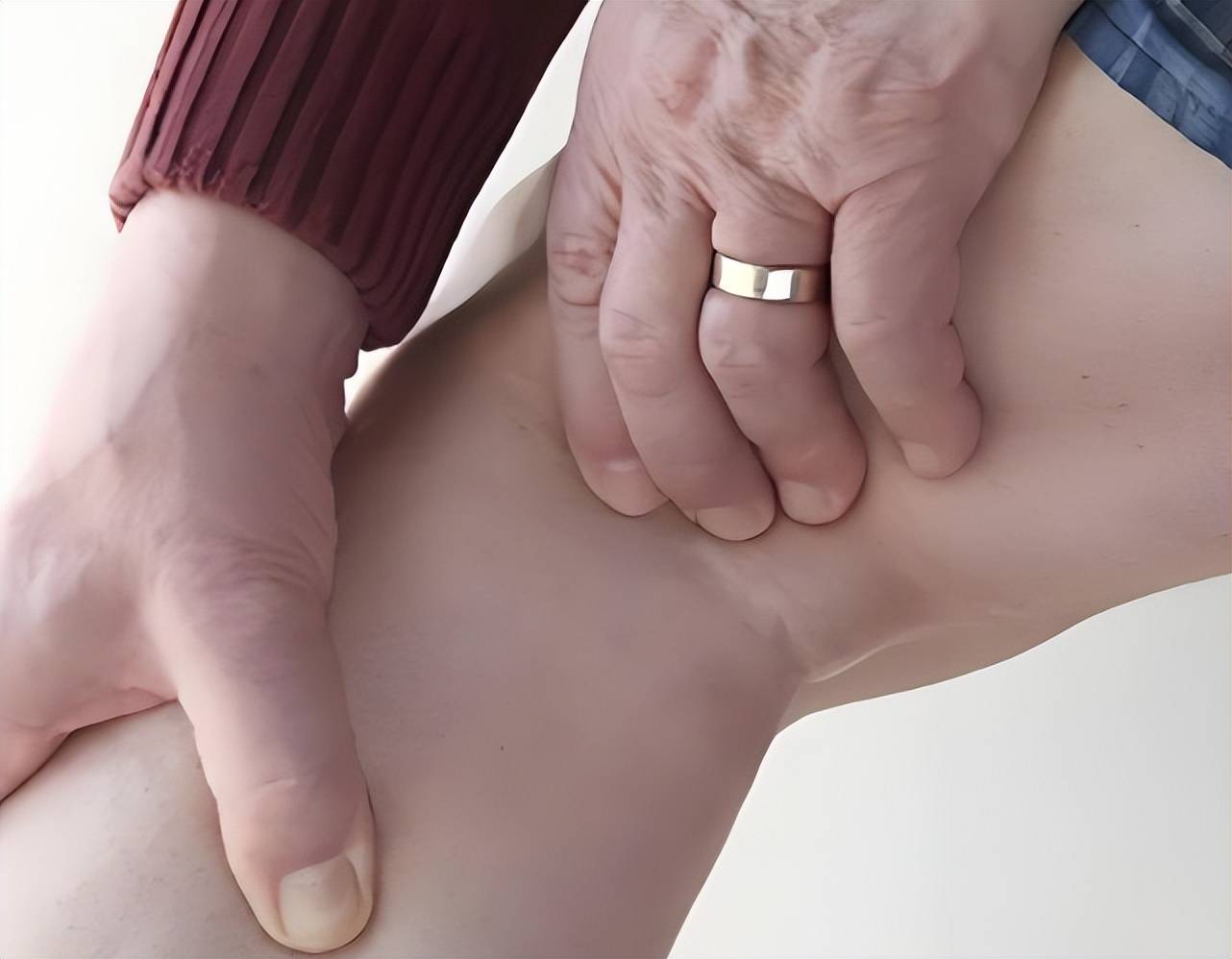 原创            肝不好的人，腿上这个“窝”一按就痛！不痛说明你的肝还年轻