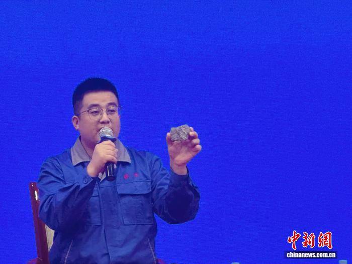 一位镁业人的“变形记”：把地下的石头变成“天上的翅膀”