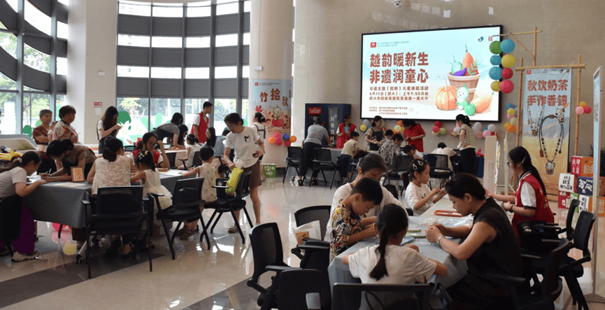 一枚香牌、一幅竹编，孩子们在医院“拾”了个秋天