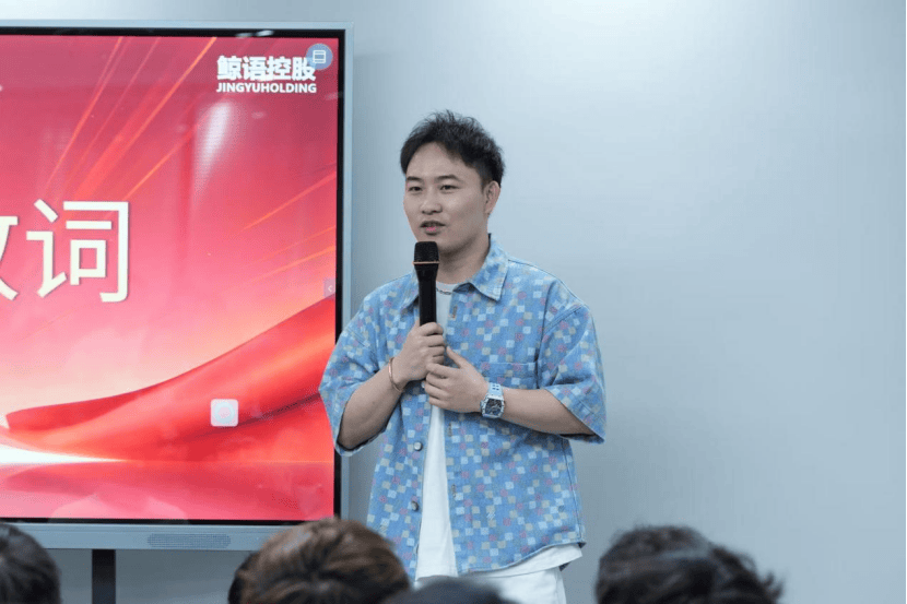 从吃睡在车里到400人团队，这个90后闯入珠宝圈凭啥收获500万粉丝？