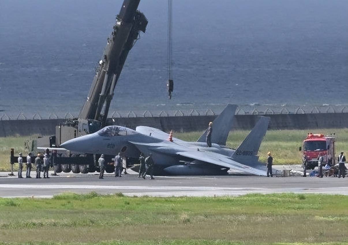 解放军运9高新迫近琉球,日本自寻烦恼?外媒:F15J战机冲出跑道_电子侦察机_显示_事故