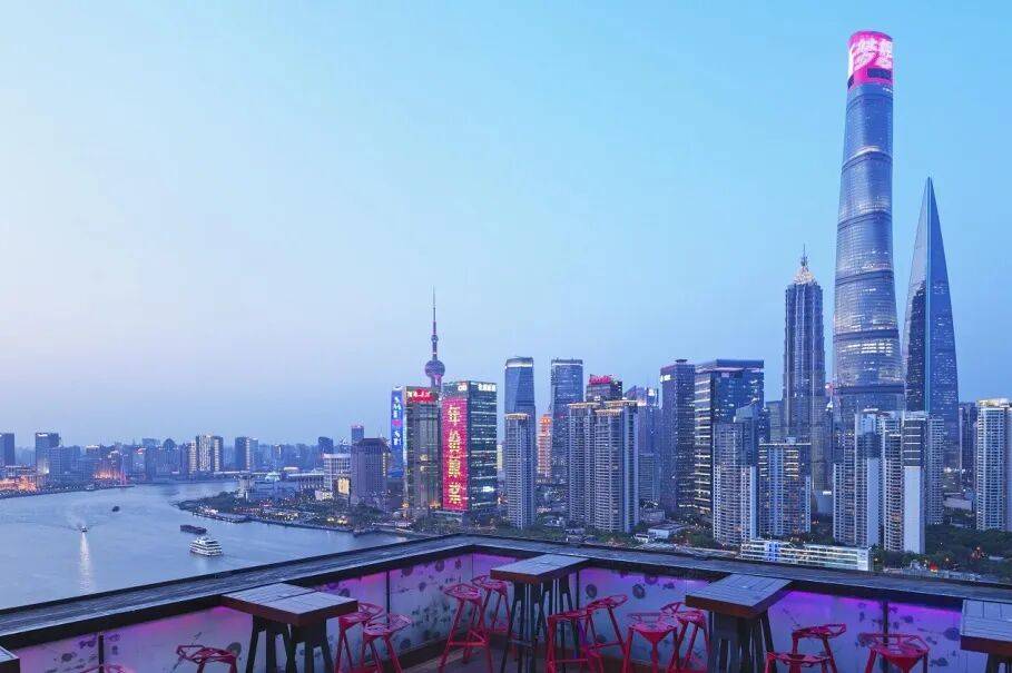 108元的外滩江景下午茶自助来了，甜品咸点随便拿！