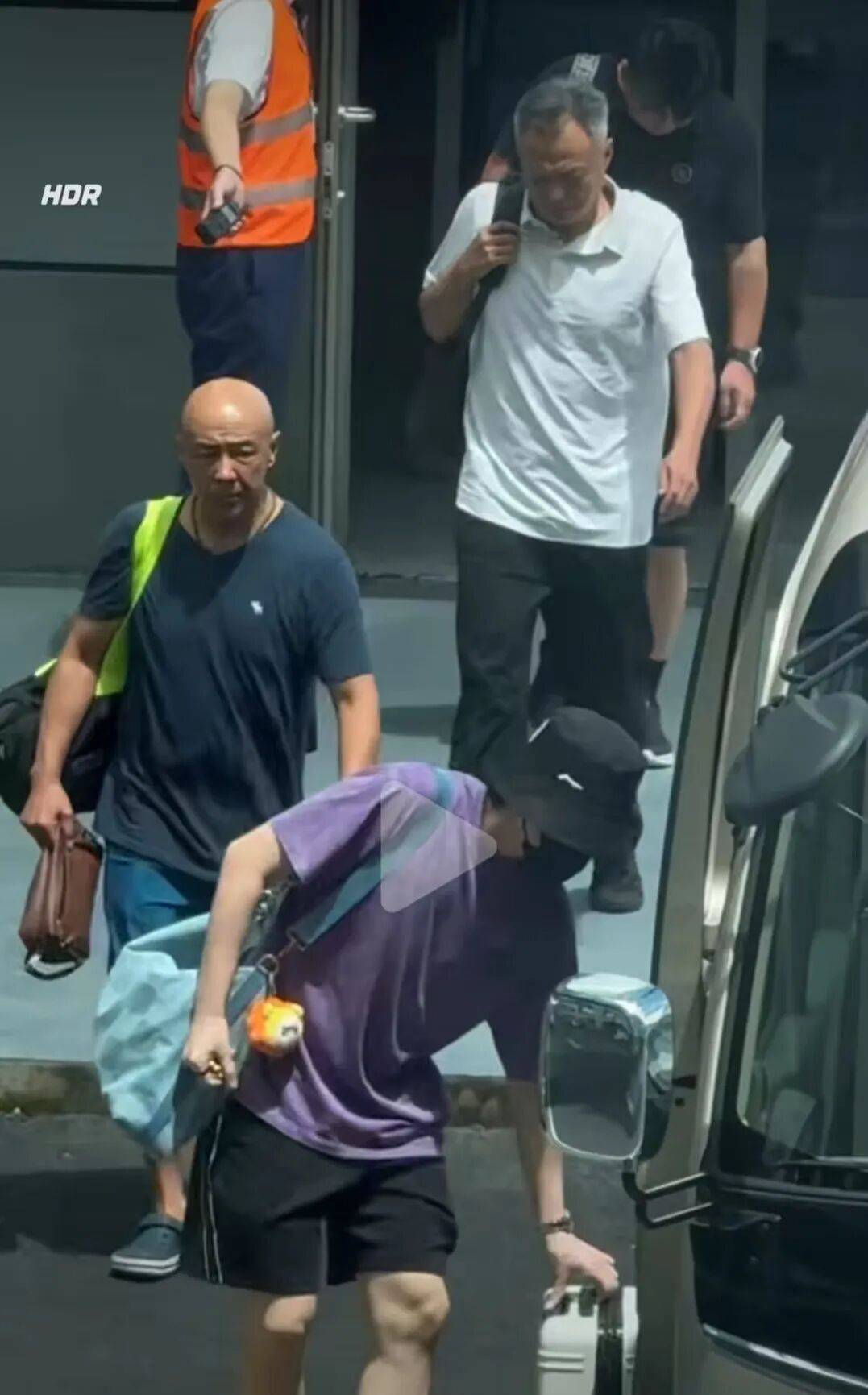 男队的希望！王楚钦抵崇明岛封训，秦志戬、肖战、王皓陪同，冲刺亚运三项卫冕