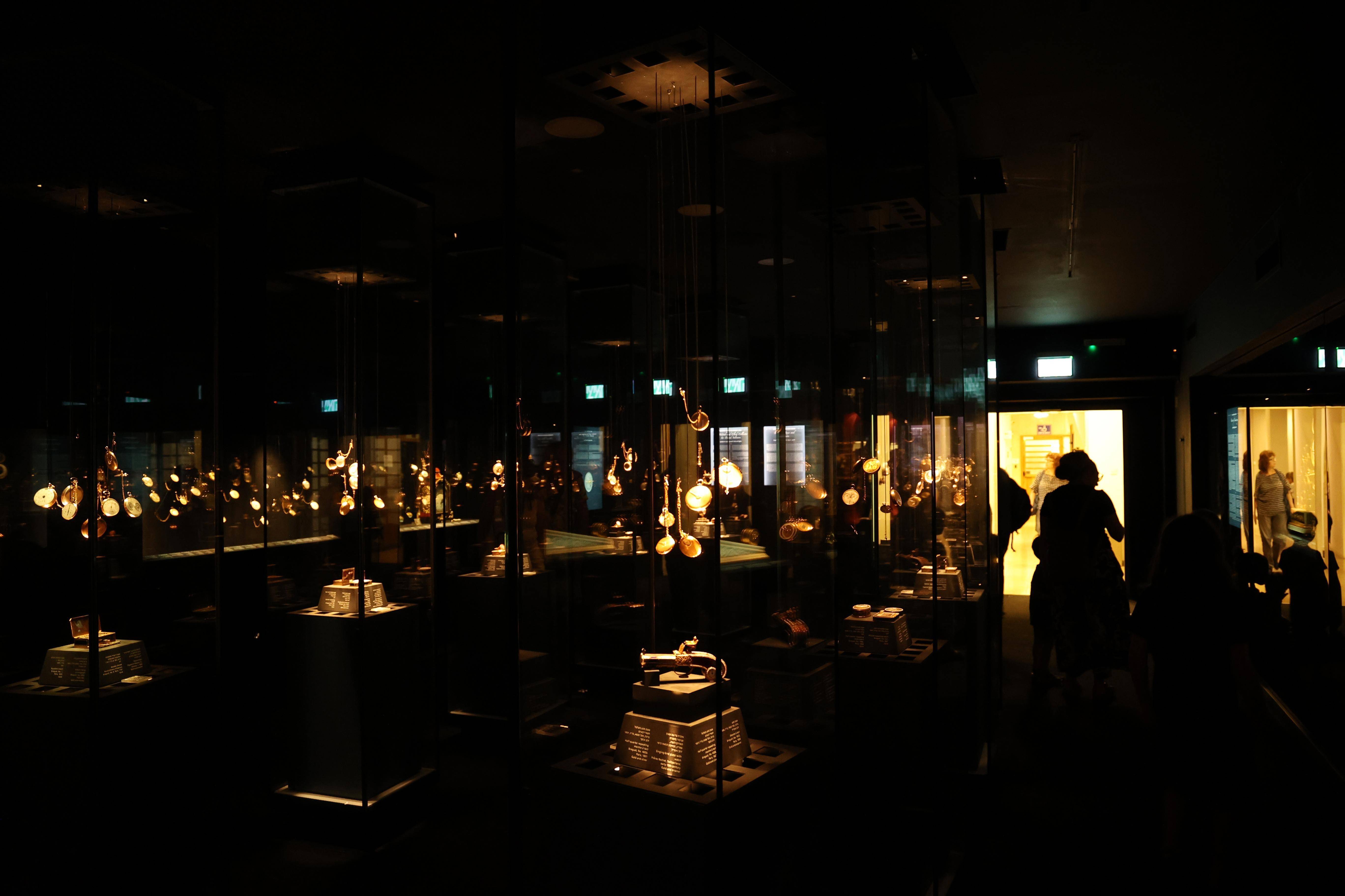 “时间的艺术”：走进耶路撒冷钟表展