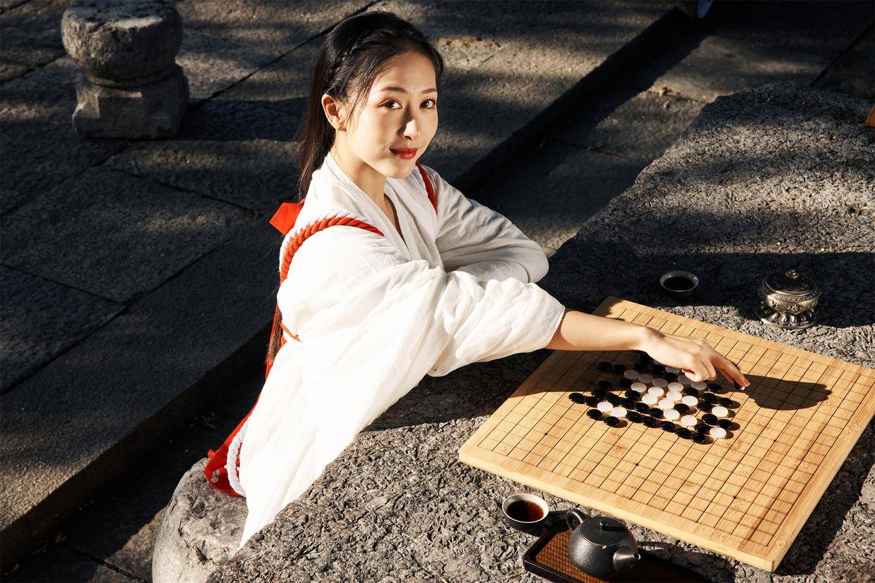 原创            已婚女人容易对有家室的男人动心，根子就在这个地方