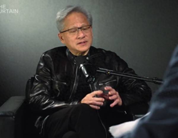 OpenAI大模型训练用了超10万颗芯片!黄仁勋说通用人工智能已经来了