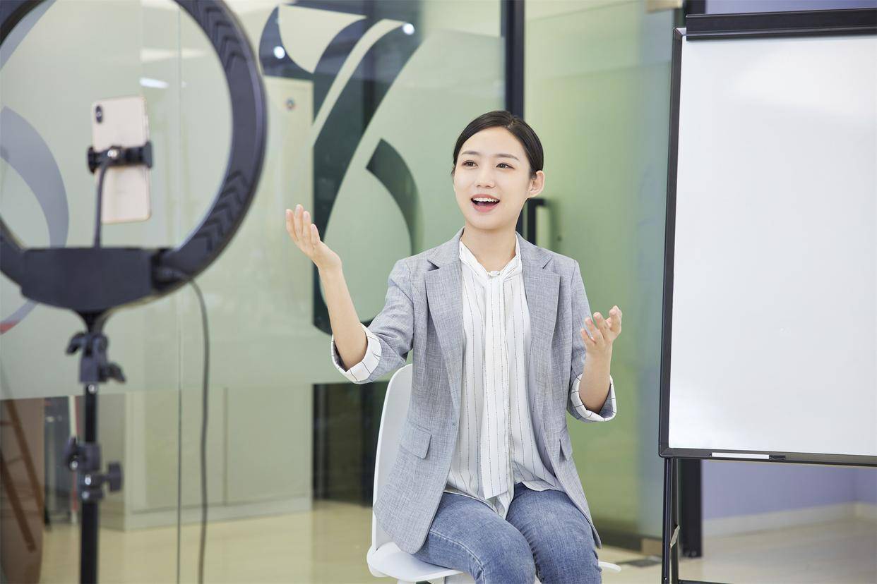 乡村基俩月三次曝“针头门”：吃出针头只赔