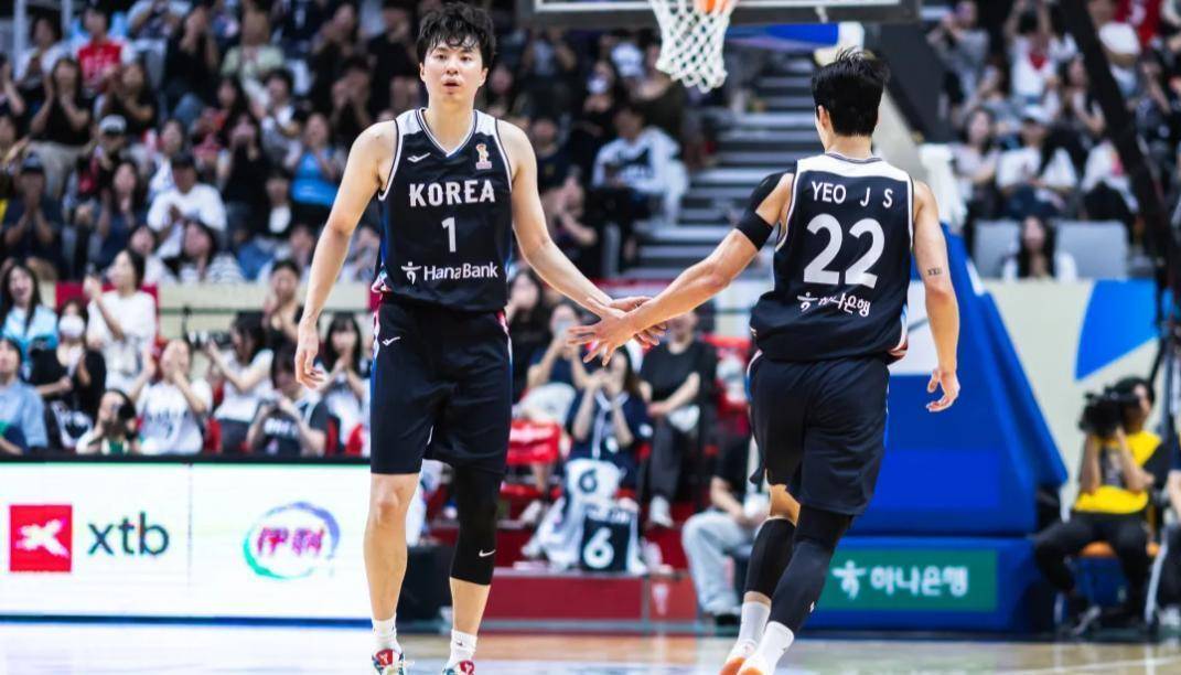 韩国114‑80大胜约旦晋级四强！中国男篮收到两大坏消息，夺冠难度陡增