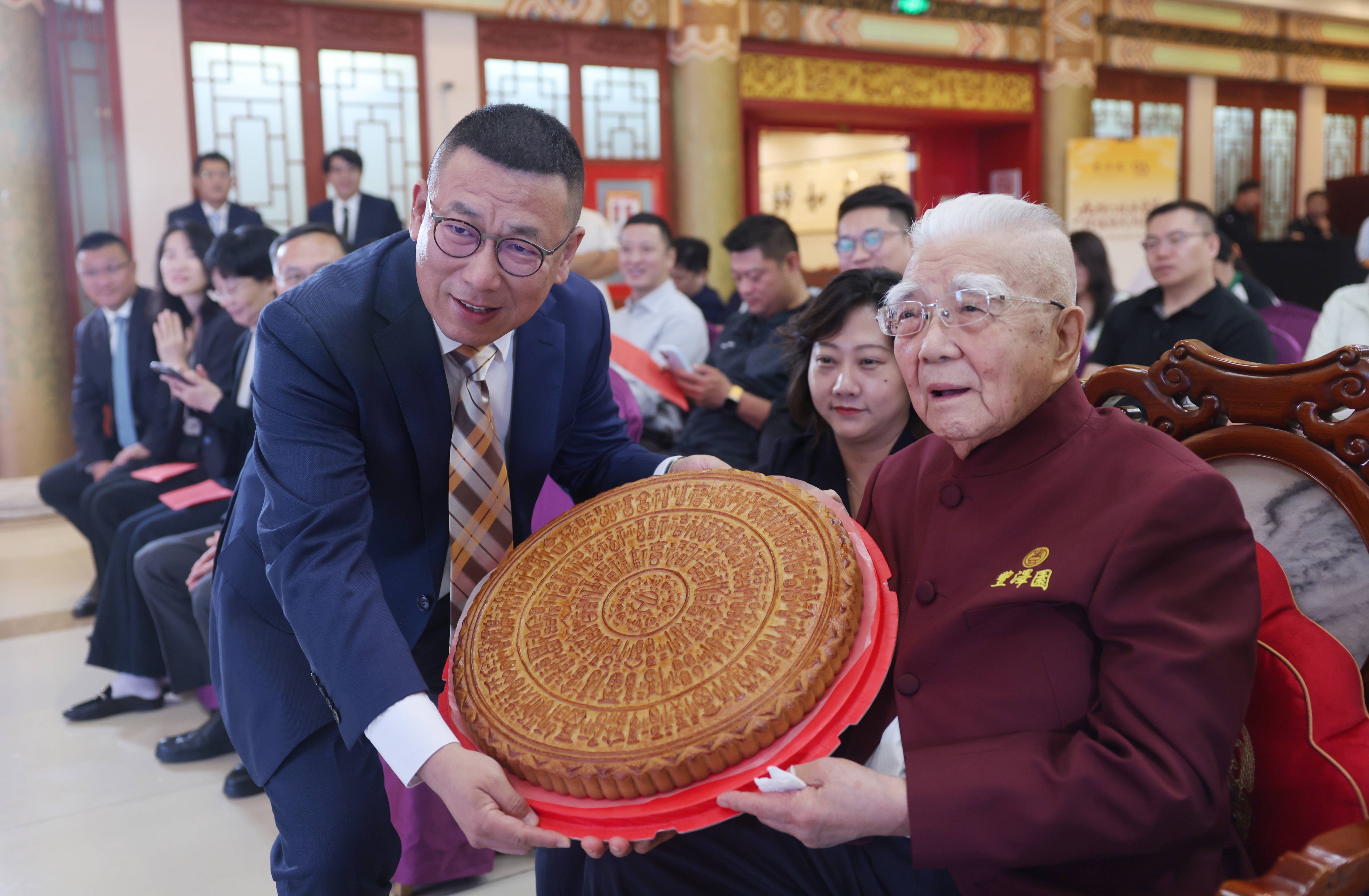 丰泽园迎96岁生日，推出“百姓厨房”聚焦“居民家常菜”