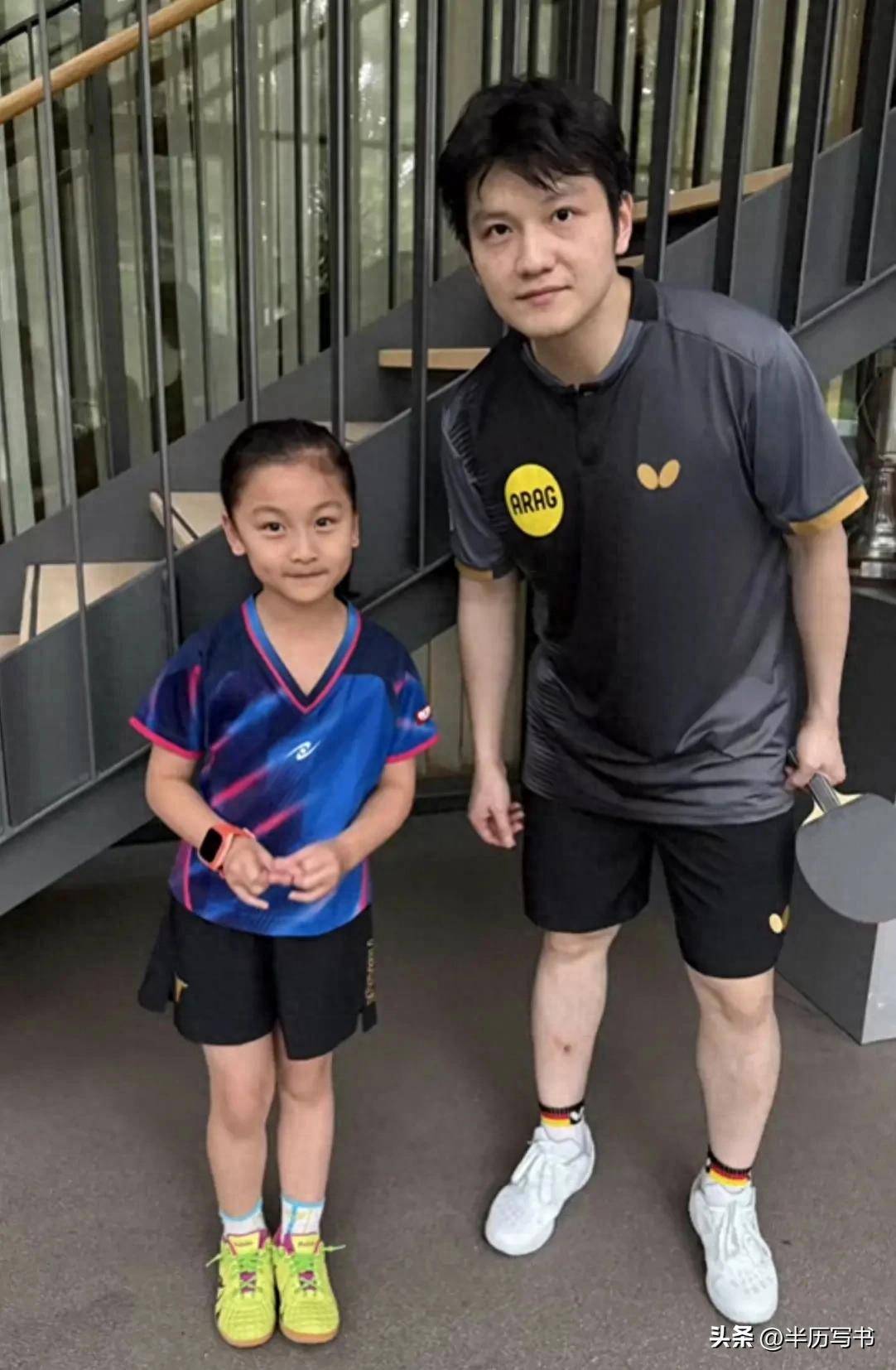 原来她是单晓娜的女儿，如今身在德国，为樊振东做球童而骄傲！