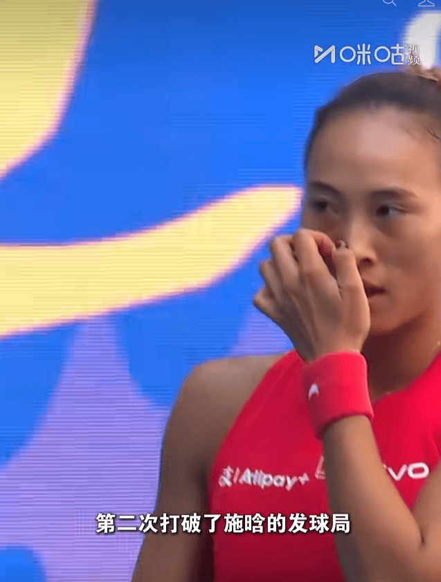 郑钦文收获中网开门红，2-1取胜施晗，比赛耗时超过两个半小时，次轮将迎战卡林斯卡娅