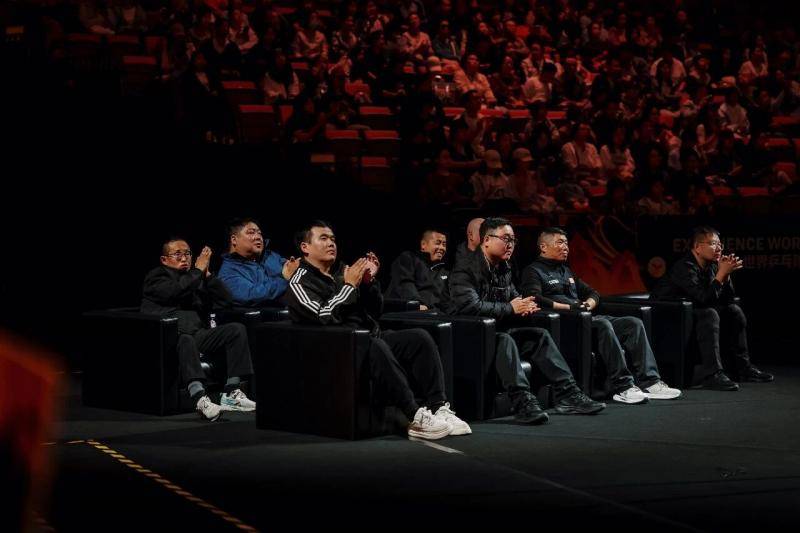 八位外卖骑手走进WTT中国大满贯名人座