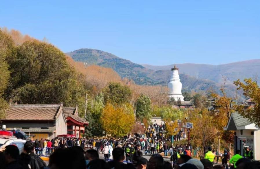 秋色山村现代五言诗_秋色如酒下一句是什么_