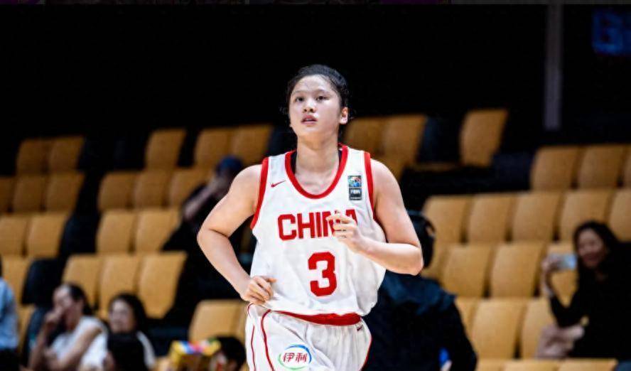 18投13中砍37分！女篮17岁天才锋线太稳了：这两战让人看到了李梦，太高效了