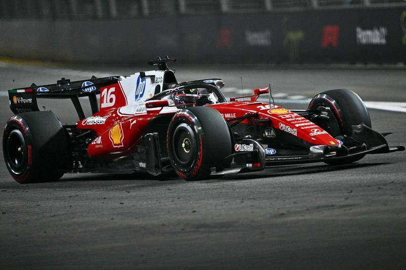 （外代二线）（34）赛车——F1新加坡大奖赛：维斯塔潘夺冠
