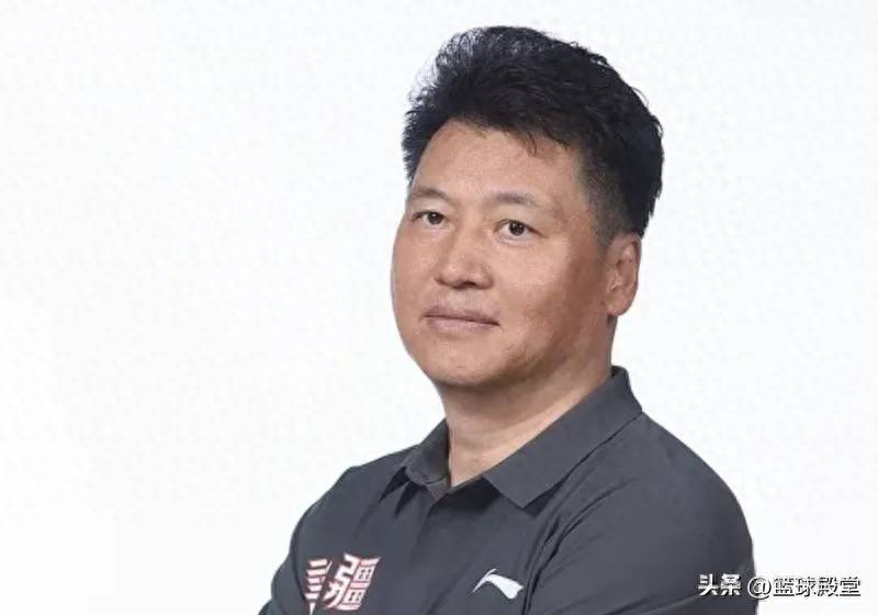 新疆胜青岛，姜正秀辛普森说了啥？内线伤员引篮板不安，小外谦逊
