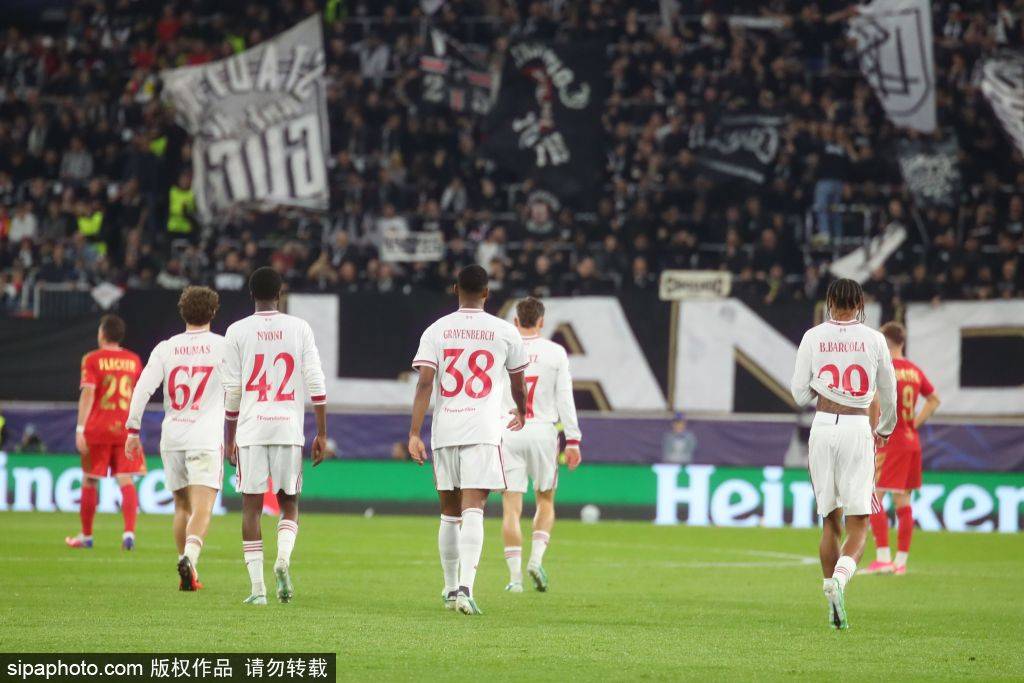 凯恩与迪亚斯的精彩配合！拜仁6-1横扫莱比锡红牛，重返德甲榜首