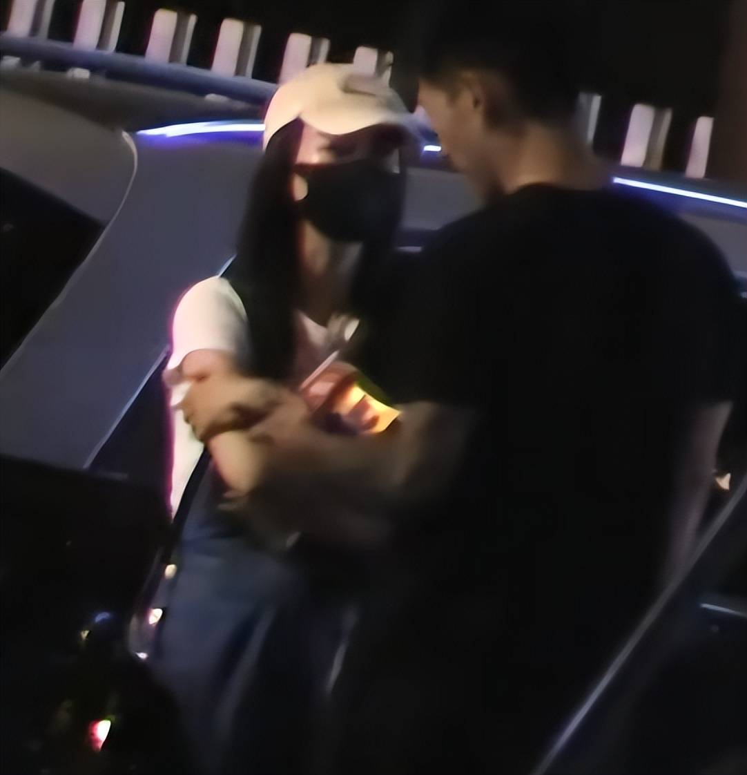 吴谨言小腹隆起疑似怀二胎