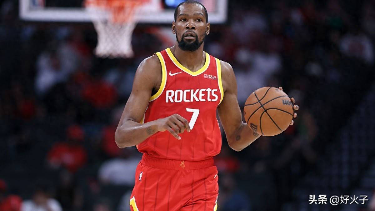 
        杜兰特带领火箭队以128-110战胜独行侠队的揭幕战中，创造NBA历史