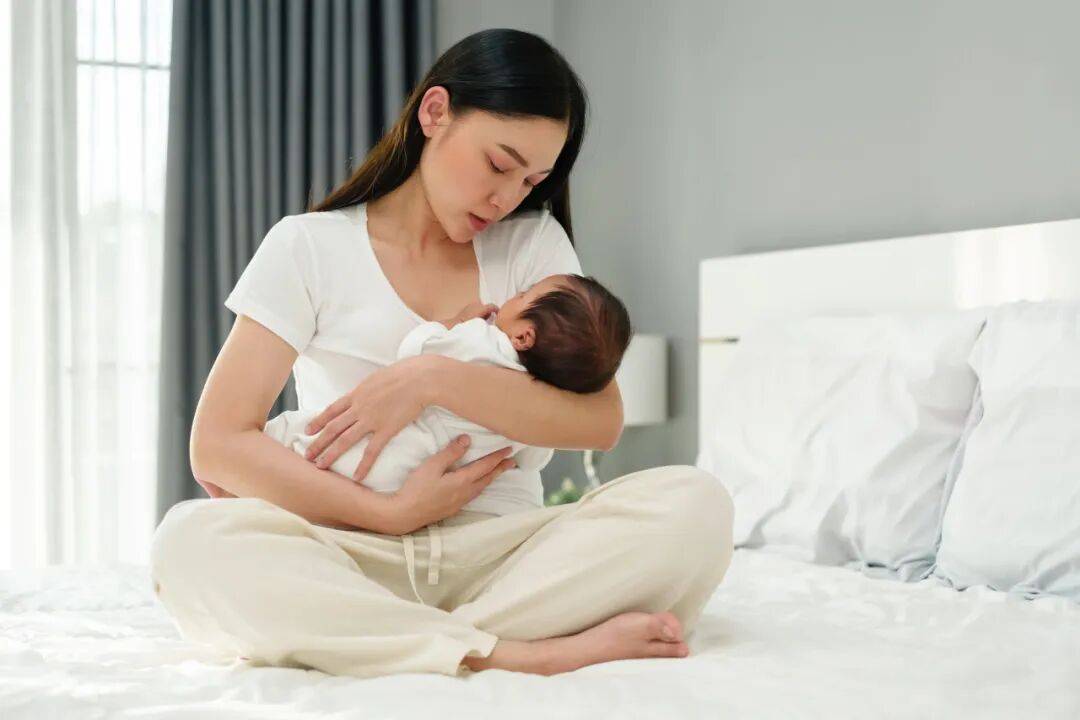 宝宝出现这3种表现,很可能是进入「厌奶