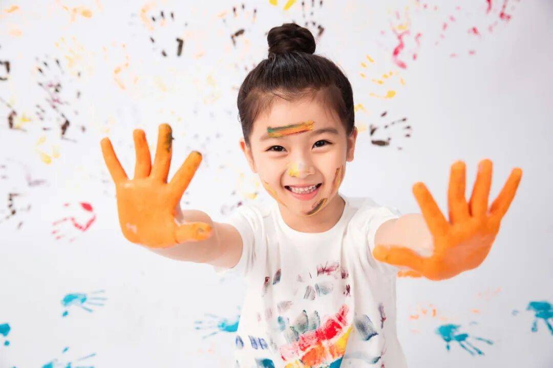 6 岁前最好不要「教」孩子画画，原因居然是……