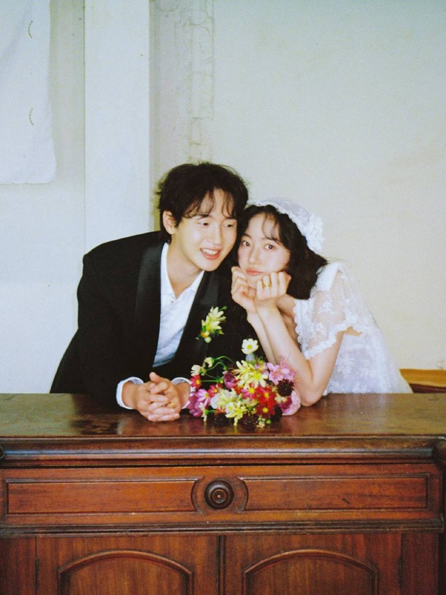 张东润金承允温文胶片婚照 从简新鲜尽是爱意