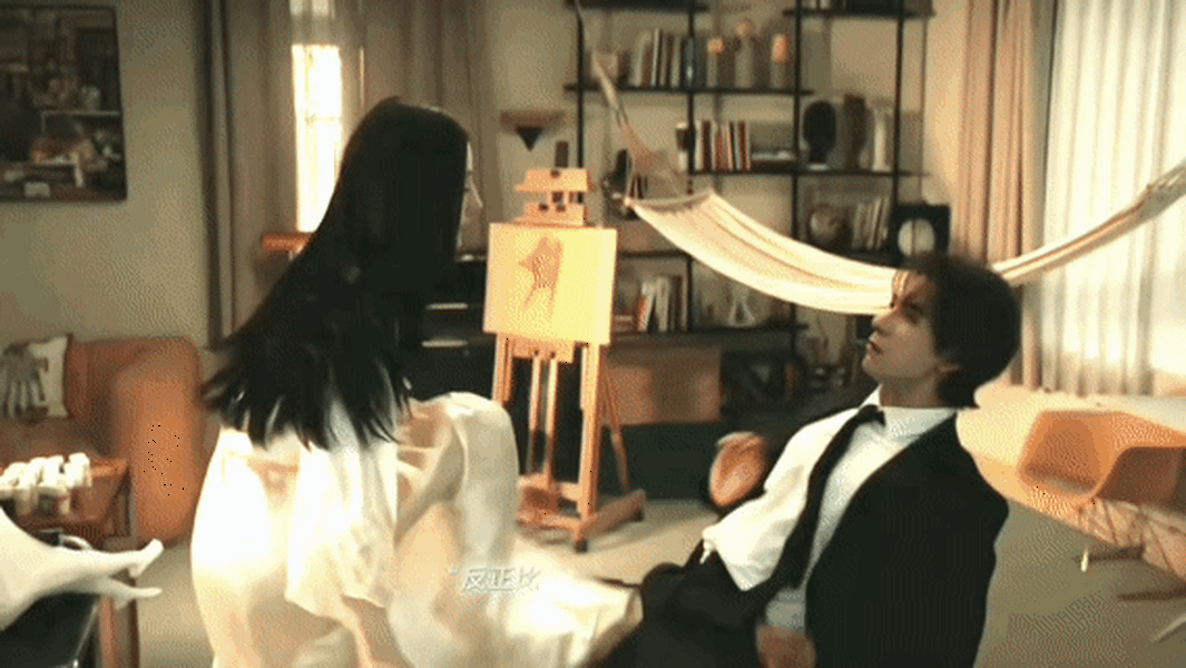 热巴穿睡裙身材凹凸有致 与陈星旭拍打戏张力满满