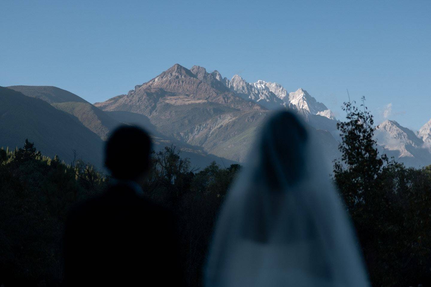 霍启仁妻子公开婚礼现场照 两人携手前行温馨浪漫