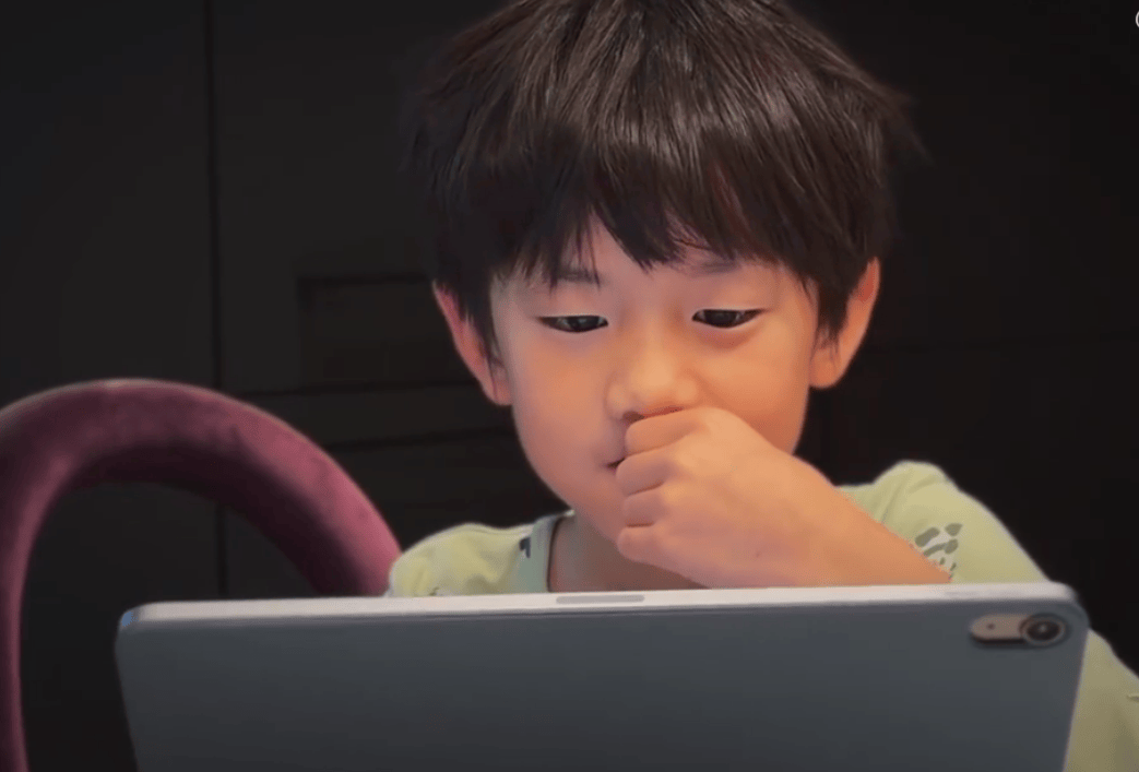 黄磊浑家晒仨孩子曩昔生计！小男儿拉大提琴超帅气