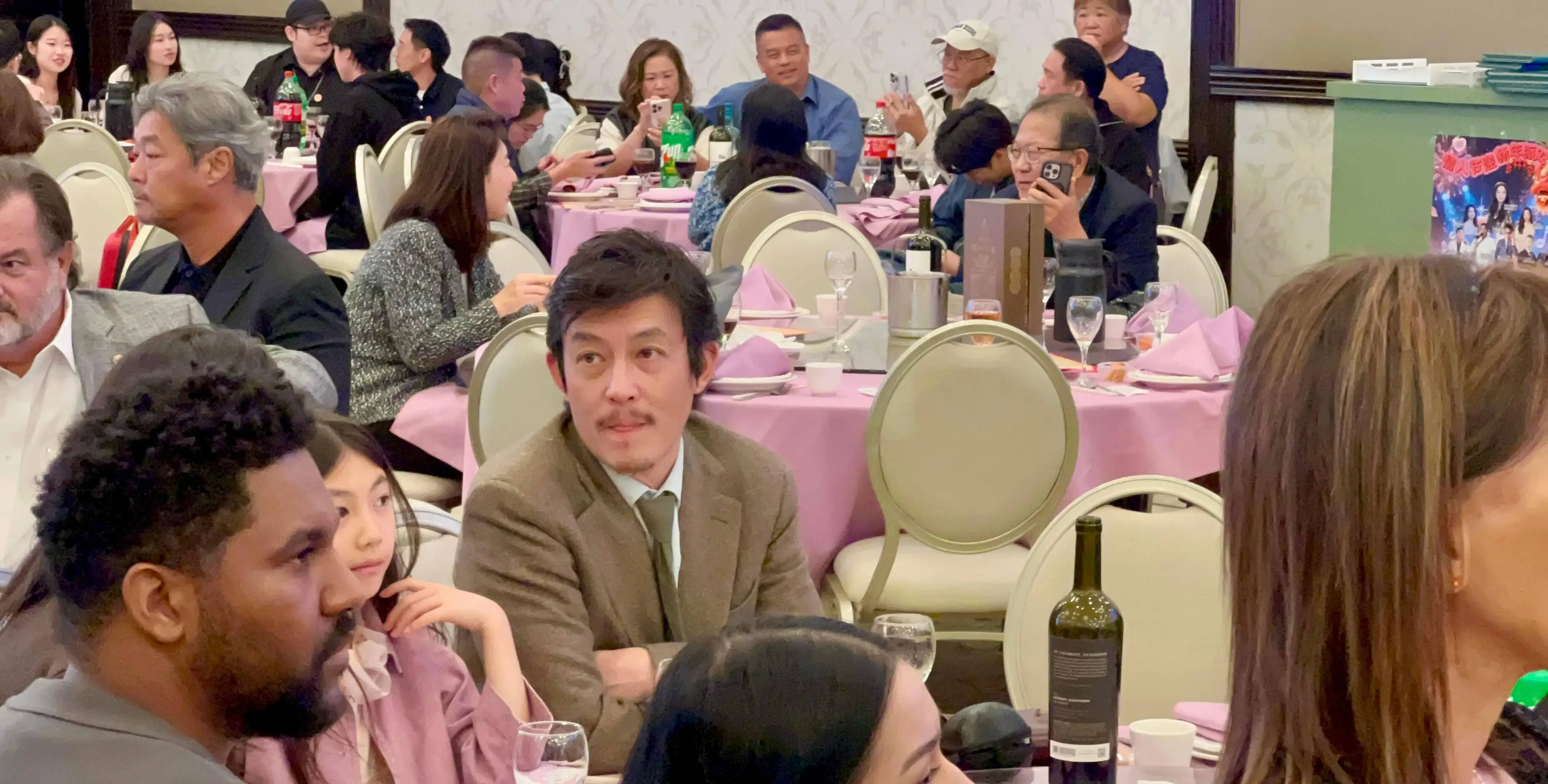 陈冠希一家三口洛杉矶参预婚典 男儿长相甜好意思可儿